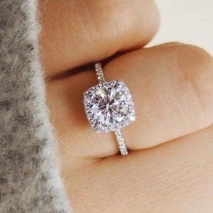 NEW 18K WHITE GOLD DIAMOND HALO RING